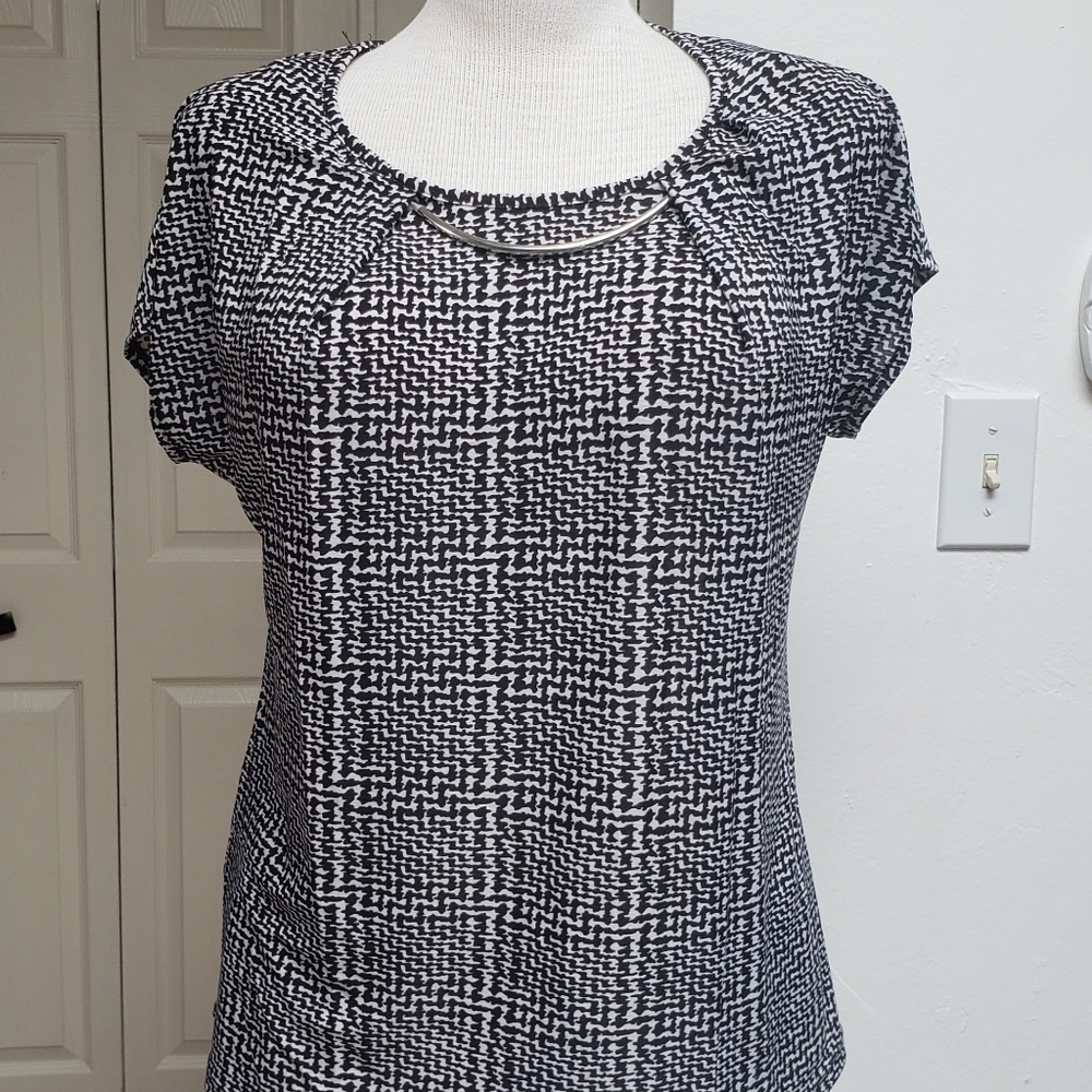 Jon & Anna Black &White Geometric Print Round Neck Pleated Women's Blouse Size M